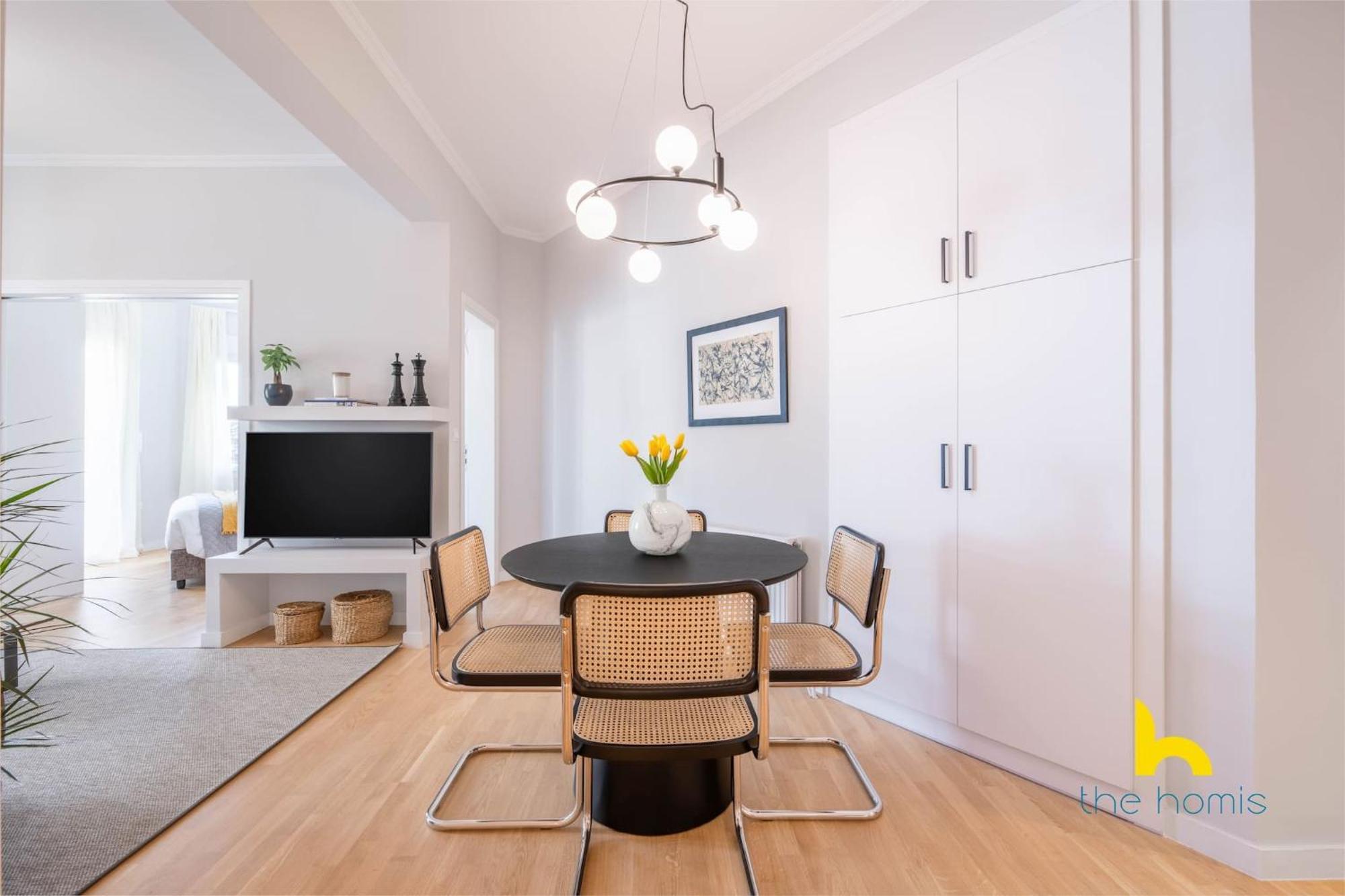 Sun-Splashed 2-Bdr Corner Apartment With Hillside Views! Атина Екстериор снимка