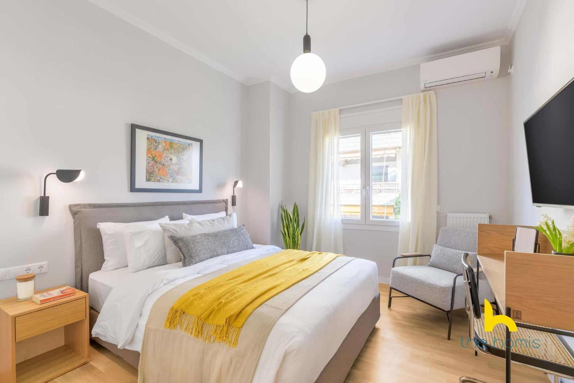 Sun-Splashed 2-Bdr Corner Apartment With Hillside Views! Атина Екстериор снимка